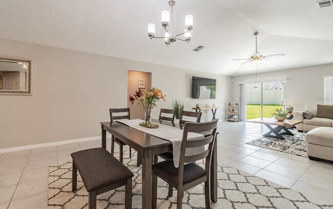 Building Photo - "Discover Spacious Comfort: 4-Bed, 2-Bath Gem in Riverview!"