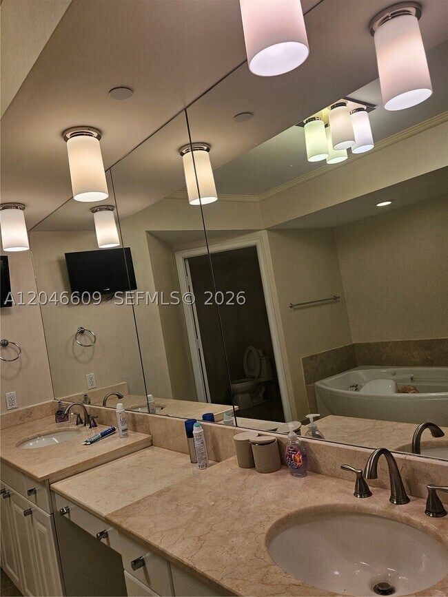 Building Photo - 20201 E Country Club Dr