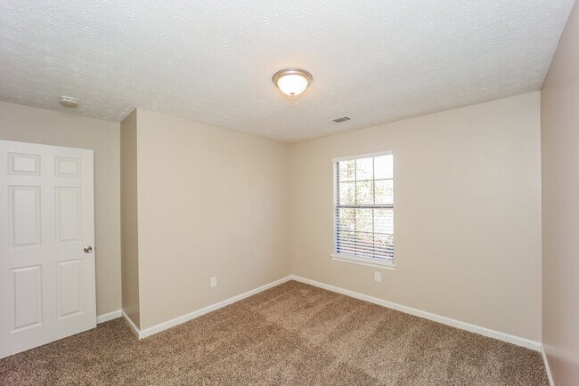 Building Photo - 148 Little Joe Ct