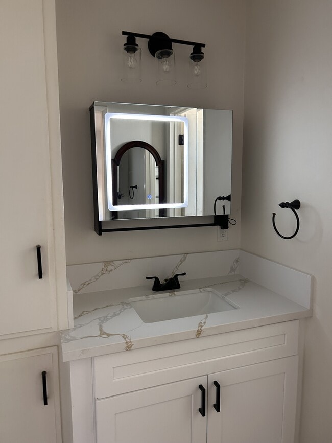 Building Photo - 7010 Jordan Ave