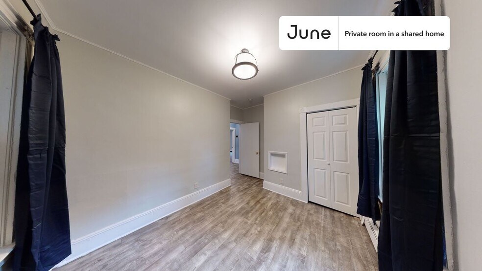 Building Photo - Room in Shared 3 bed/1 bath home