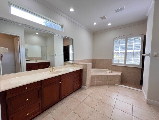 Building Photo - GORGEOUS SINGLE FAMILY HOME - PROPERTY  FU...