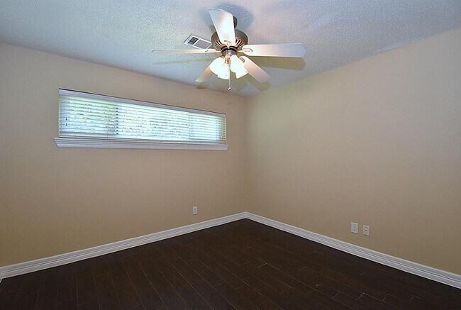 Building Photo - 2410 Del Norte St
