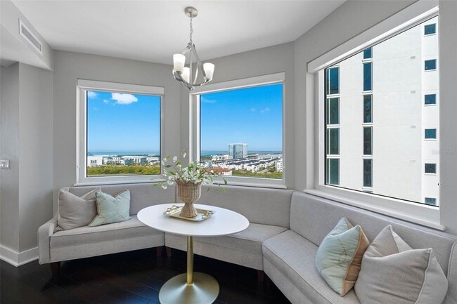 Building Photo - 5823 Bowen Daniel Dr