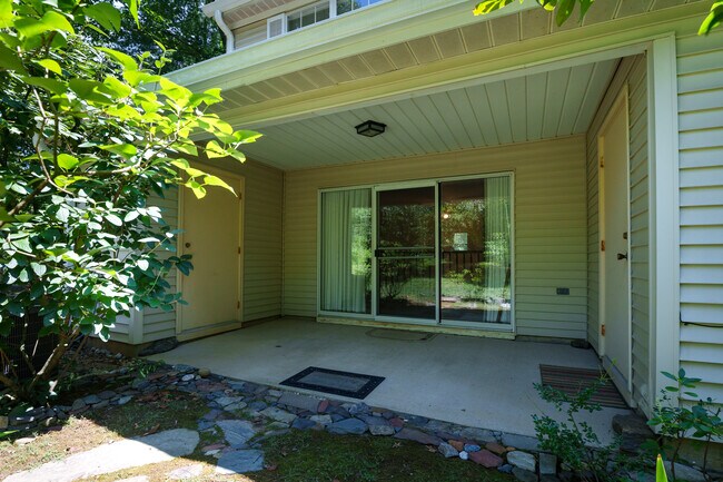 Building Photo - 11 Abelia Ct