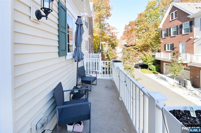 Building Photo - 60 Litchfield Ln