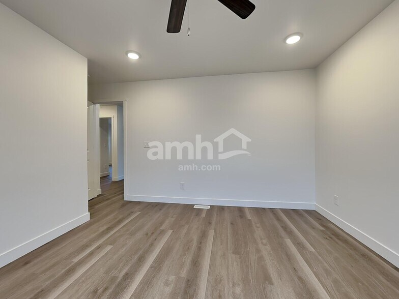 Building Photo - 8006 Katriel Ct SW