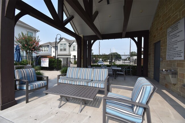 Building Photo - 10914 Brambling Wood Dr