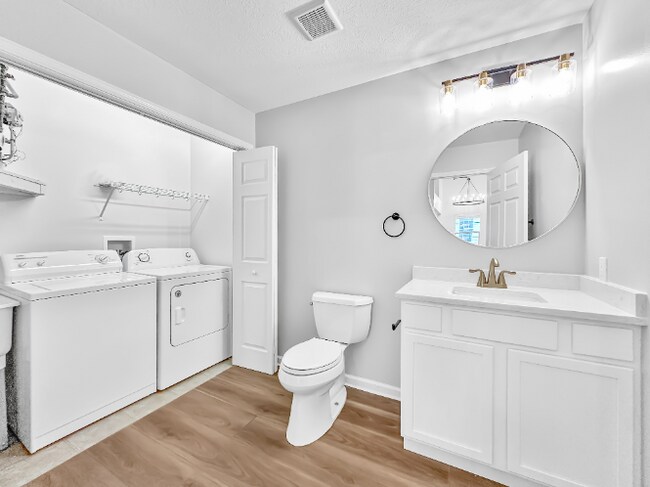 Building Photo - Beautiful 2 Beds 1.5 Baths Villa in Far South