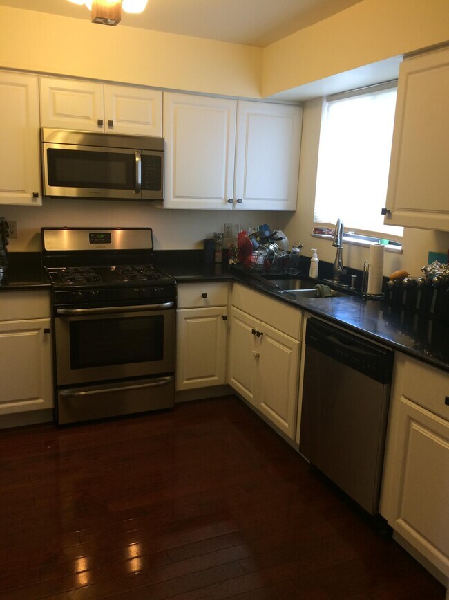 Building Photo - 4035 California Ave