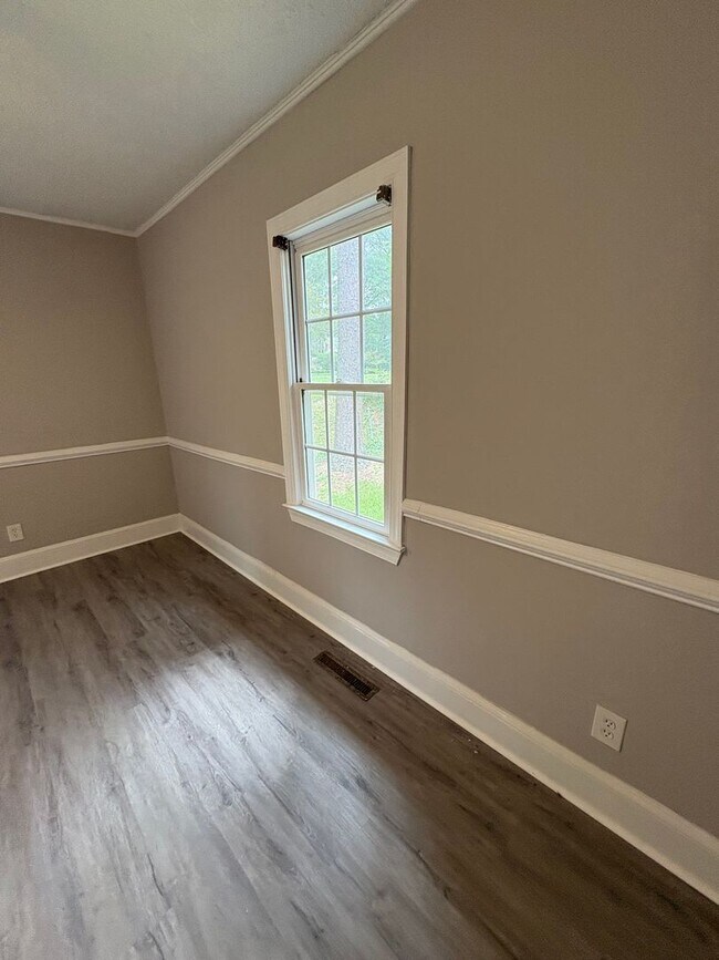Building Photo - Lovely 3 Bedroom 2 Bath Home in Spartanburg