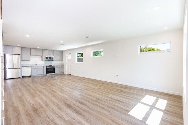 Building Photo - 3564 Bancroft St