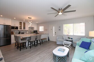 Building Photo - ** STUNNING REMODELED 2/2 CONDO IN THE ELE...