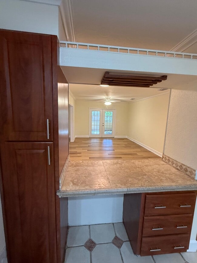 Building Photo - 2031 Charter Oaks Dr