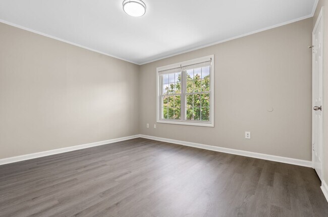 Building Photo - 8 Hayti Ln