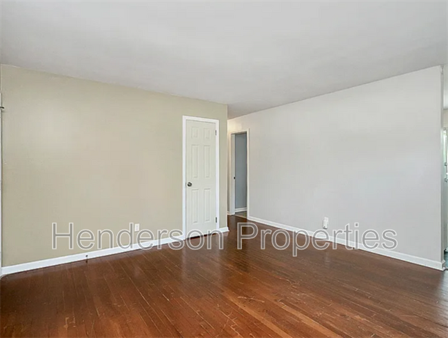 Building Photo - 2244 English Dr