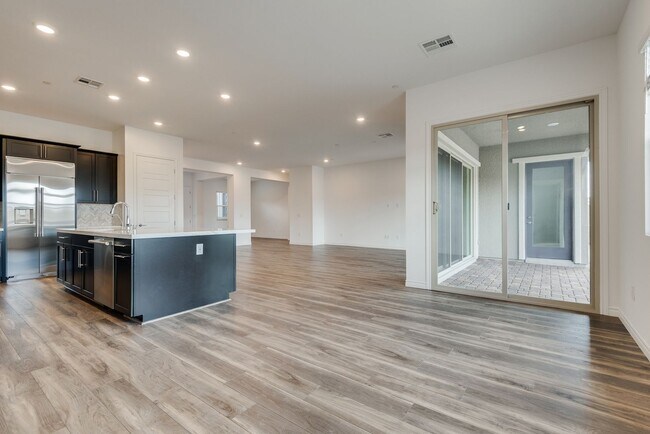 Building Photo - 12608 Heritage Hts Dr