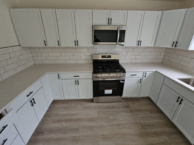 Building Photo - 821 Nela View Rd