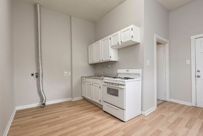 Building Photo - 726-728 W Saint Catherine Street