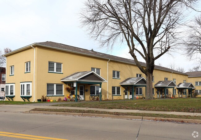 Primary Photo - 501 Lake St