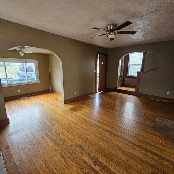 Building Photo - 237 Wood St