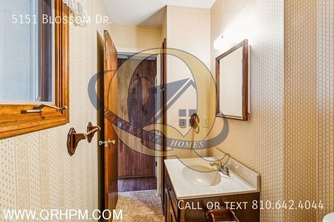 Building Photo - 5151 Blossom Dr