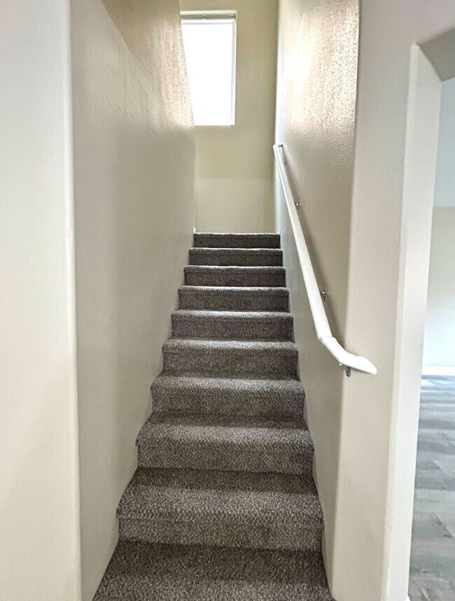 Building Photo - SW!!! OVER 2000 SQ FT!!! New Carpet!!! New Flooring!!! Freshly Painted!!! 4 bed 3 bath!!! Low Mai...