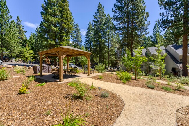 Building Photo - 807 Alder Ave