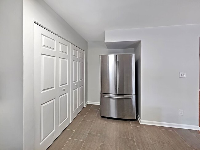 Building Photo - COMING SOON: Beautifully Updated 2/2.5 Townhome Near Truist Park