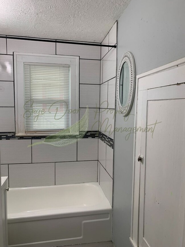 Building Photo - RENT SPECIAL!!!