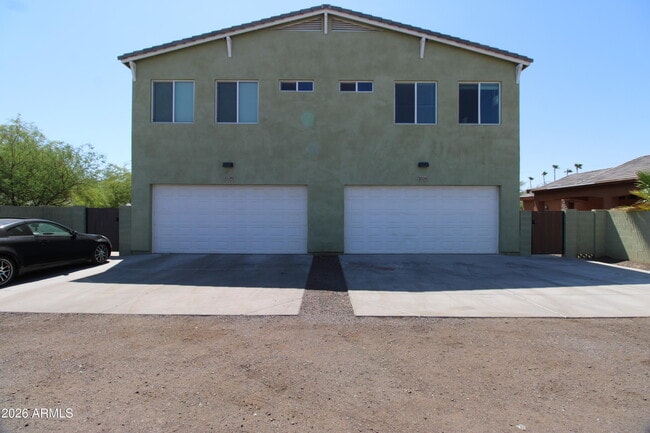 Building Photo - 1024 E Curry Rd