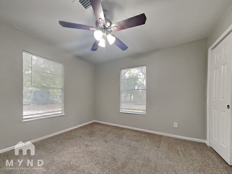 Building Photo - 4101 W Pear St