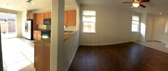 Building Photo - 55+ Community Home in Great Condition!