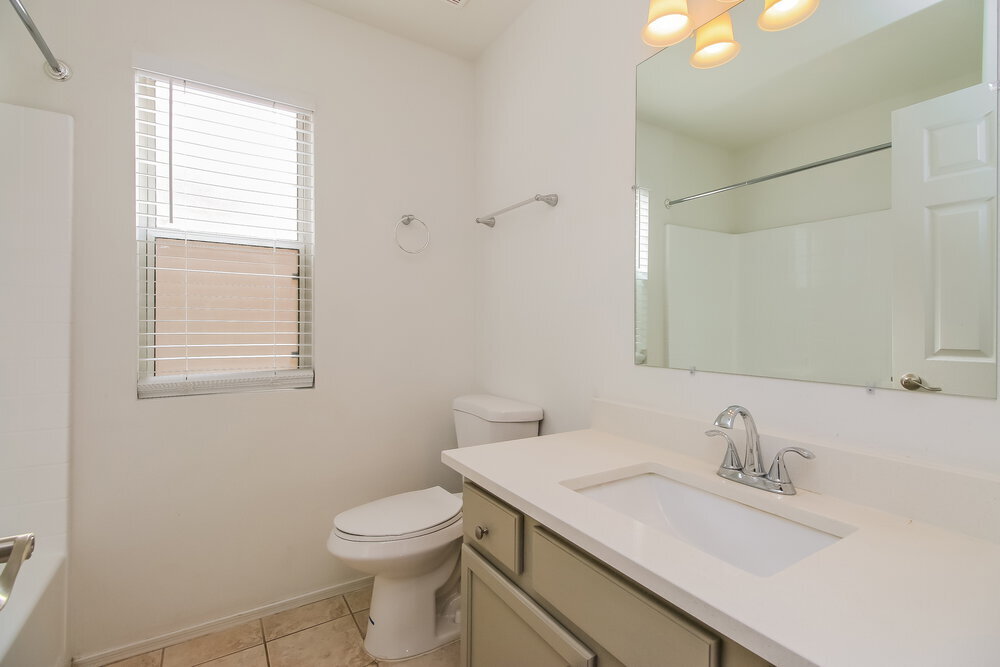 Building Photo - 633 S Balboa