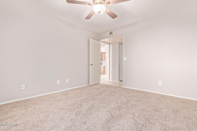 Building Photo - 10610 S 48th St