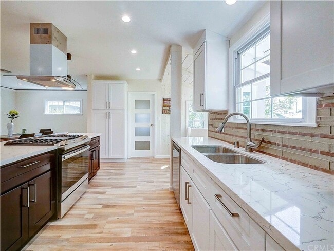 Primary Photo - 15931 Tuba St