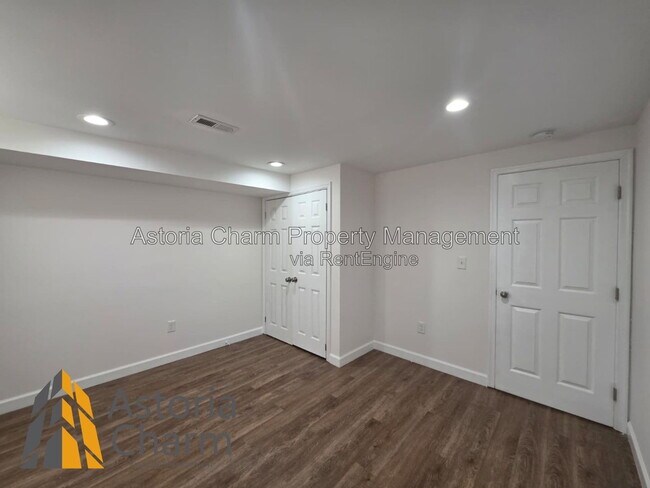 Building Photo - 905 N Patterson Park Ave
