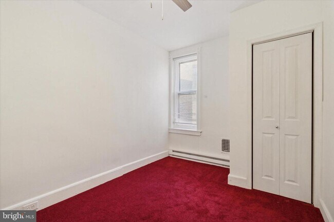 Building Photo - Charming 2-Bedroom Home with Private Yard ...