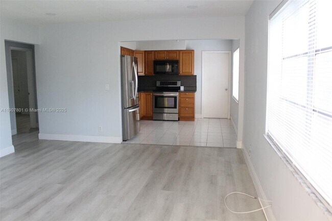 Building Photo - 5841 Tyler St