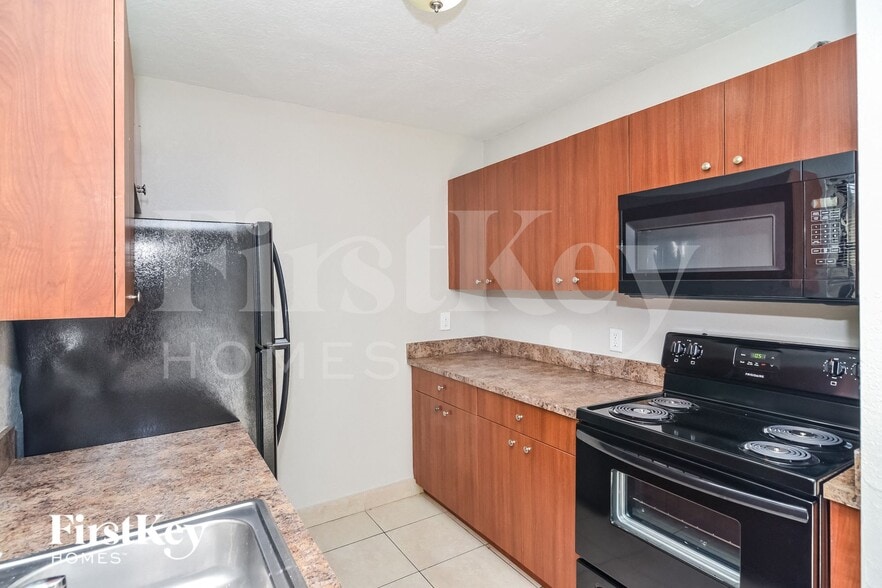 Building Photo - 4260 SW 18th St