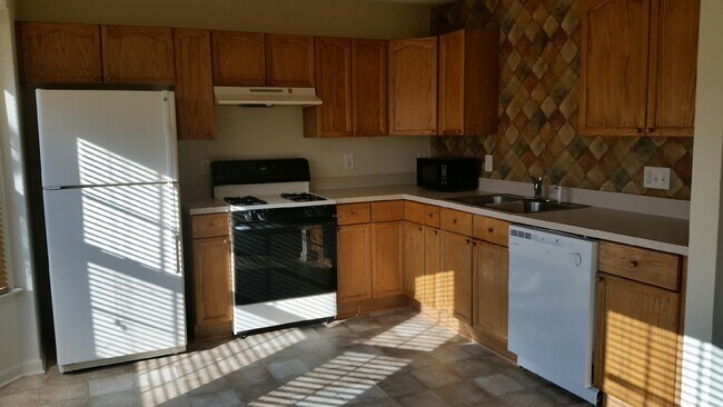 Building Photo - 803 Marquette Dr