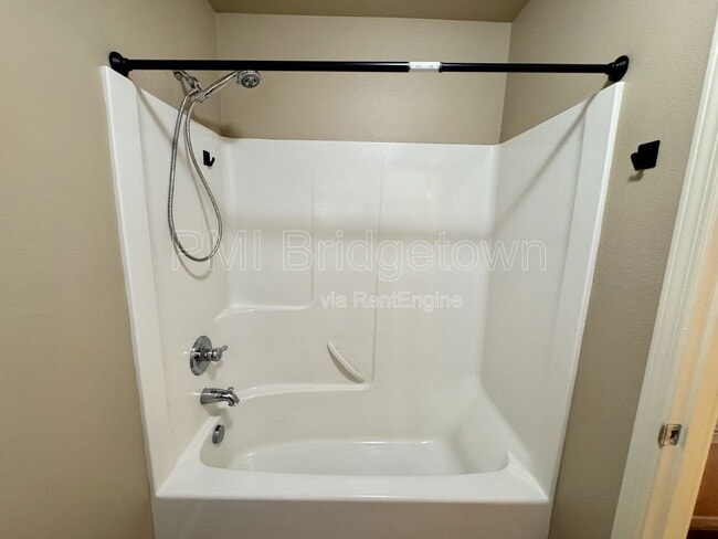 Building Photo - 1460 NE Redspire Ln