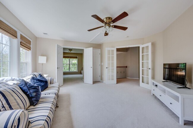 Building Photo - 4 Bedroom, 3.5 Bathroom Executive Home with Fenced Yard and 3 Car Garage.