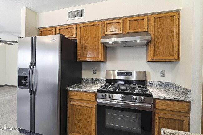 Building Photo - 6900 Imperial Ridge Dr