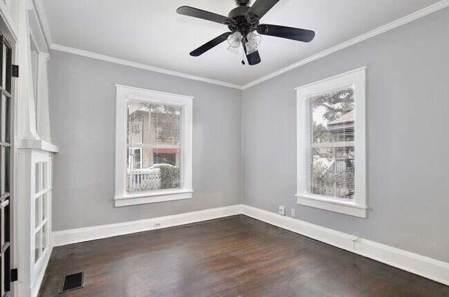 Building Photo - Beautiful 1/1 Spacious Apartment in the He...