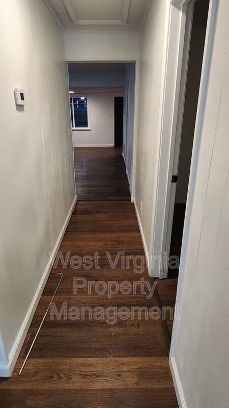 Building Photo - 415 Valley Rd