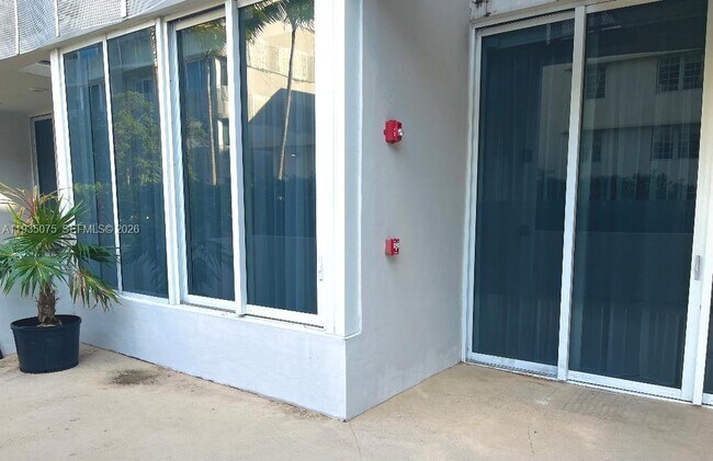 Building Photo - 2100 Park Ave