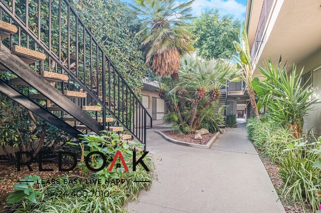 Building Photo - 401 Raymond Ave