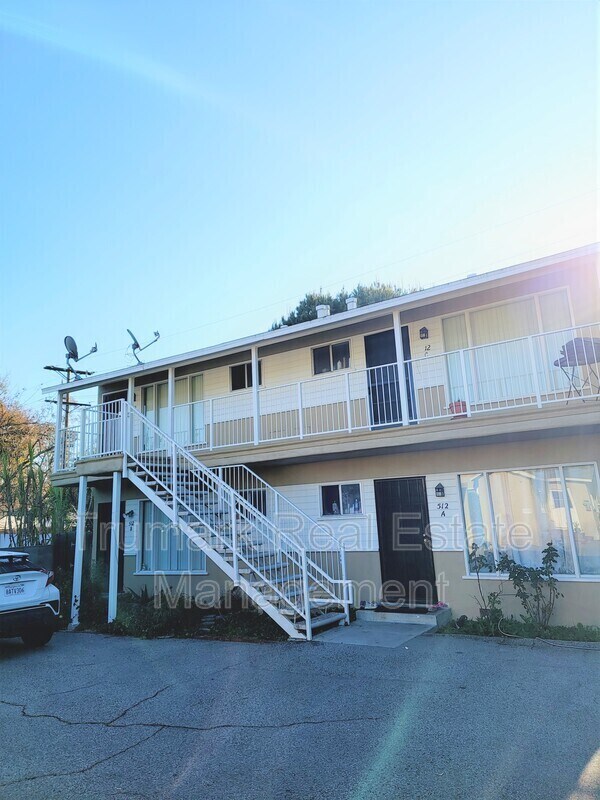 Building Photo - 512 Irving Ave