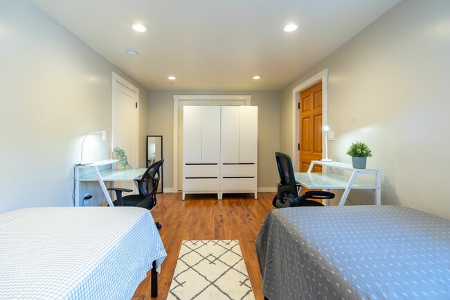 Premium-Shared - 2901 Channing